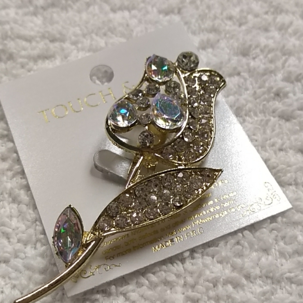 Touch CO Rhinestones Flower Pendant